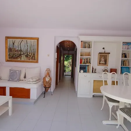 Lets Holidays Elsa Apartment *