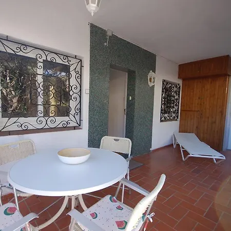 Lets Holidays Elsa Apartment