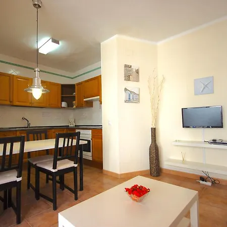 Lets Holidays Elsa Apartment