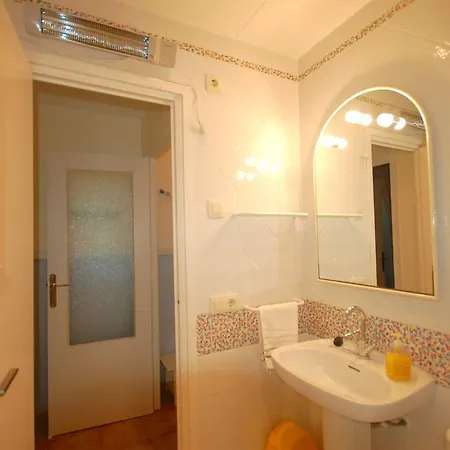 Lets Holidays Elsa Apartment